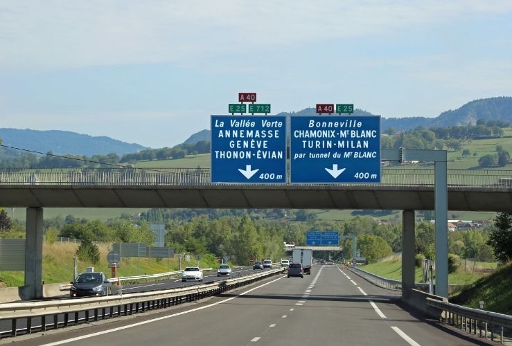 Driving in France I What are the laws? | startrescue.co.uk